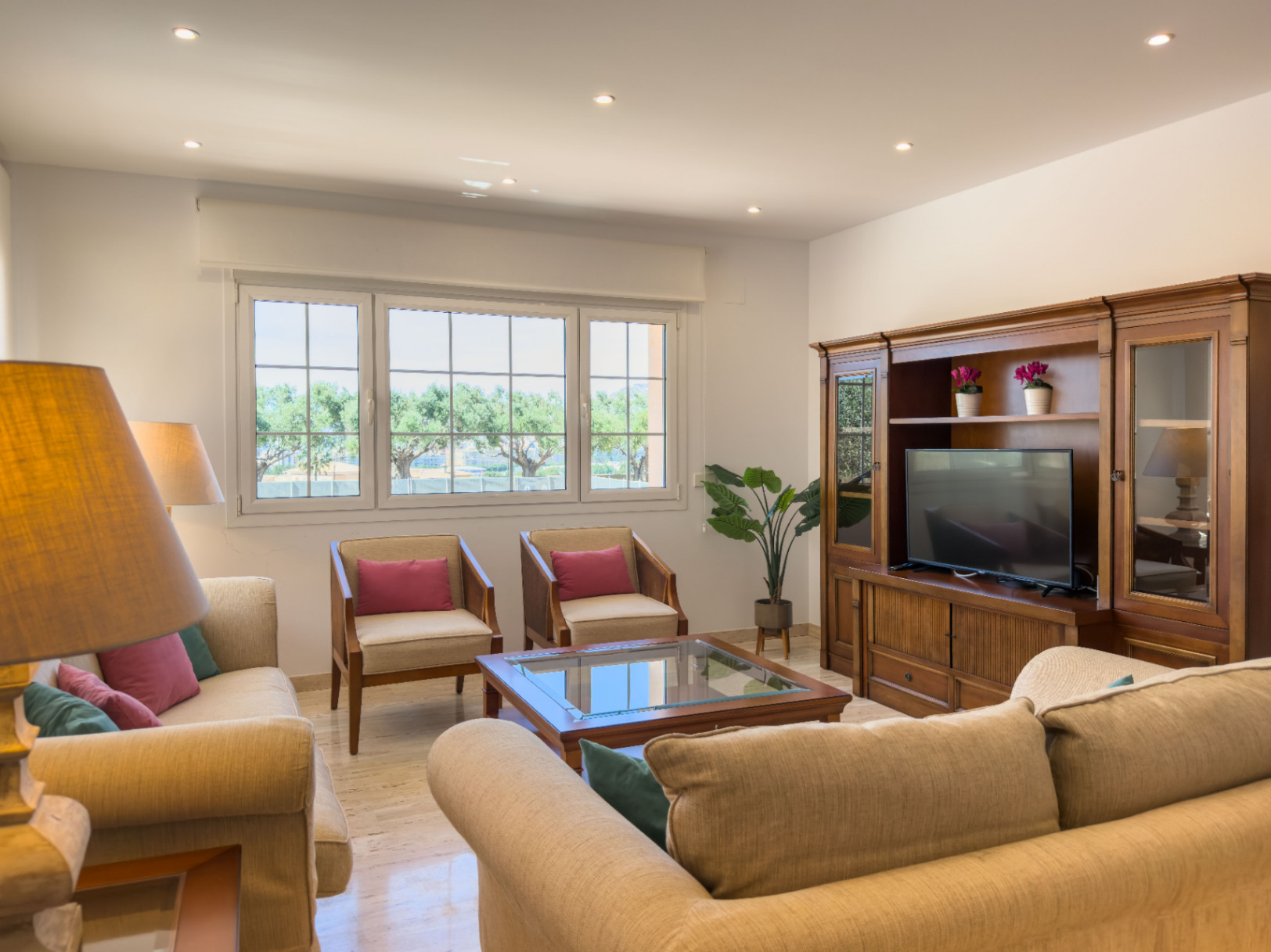 Chalet en venta en Calpe: 5 habitaciones, piscina privada.