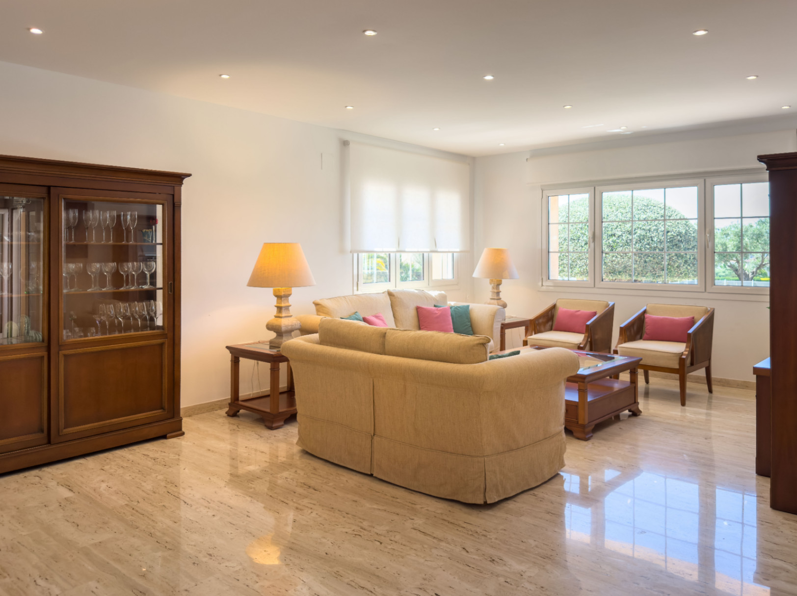 Chalet en venta en Calpe: 5 habitaciones, piscina privada.