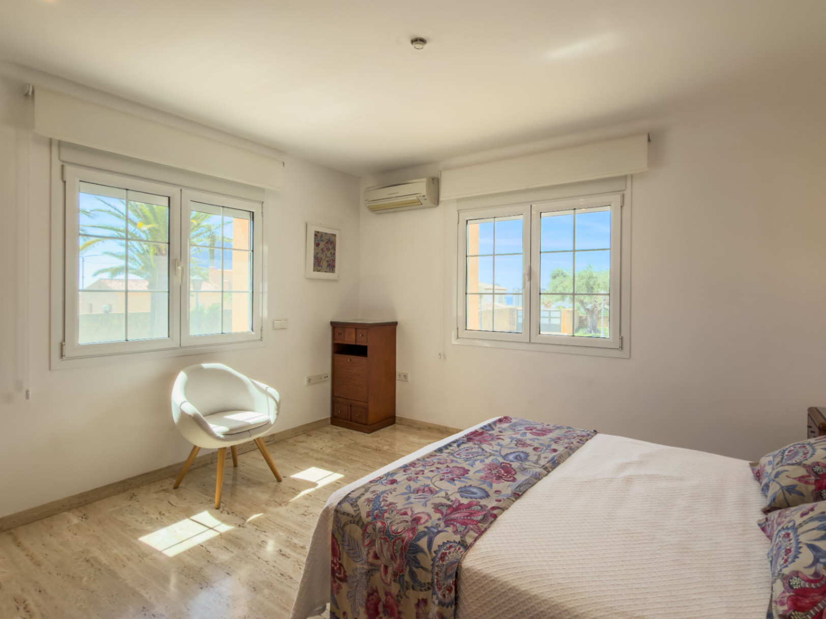 Chalet en venta en Calpe: 5 habitaciones, piscina privada.