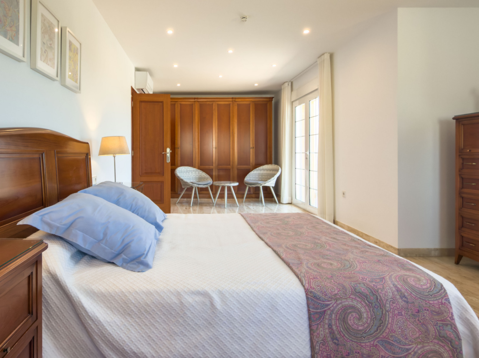 Chalet en venta en Calpe: 5 habitaciones, piscina privada.
