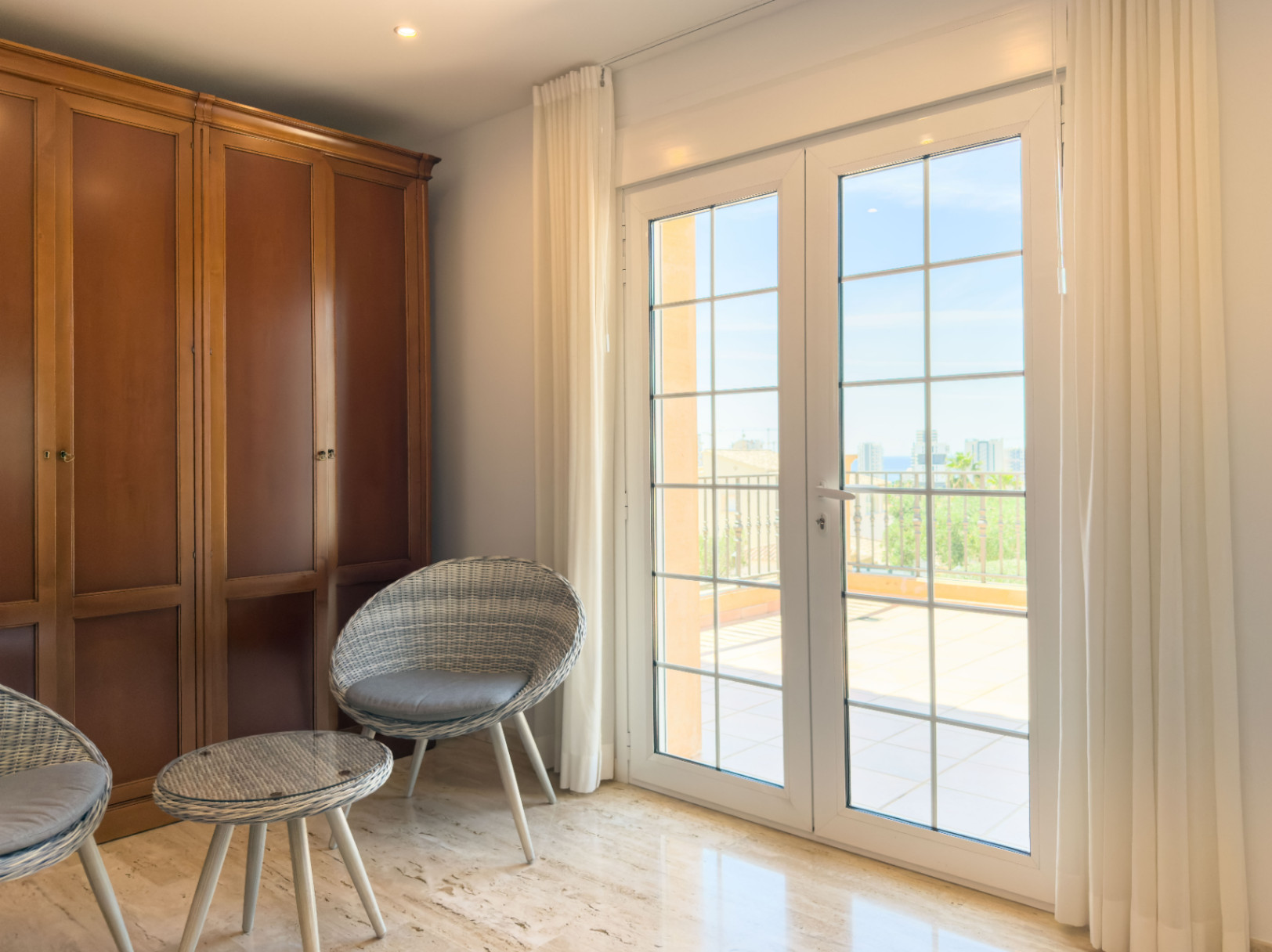 Chalet en venta en Calpe: 5 habitaciones, piscina privada.