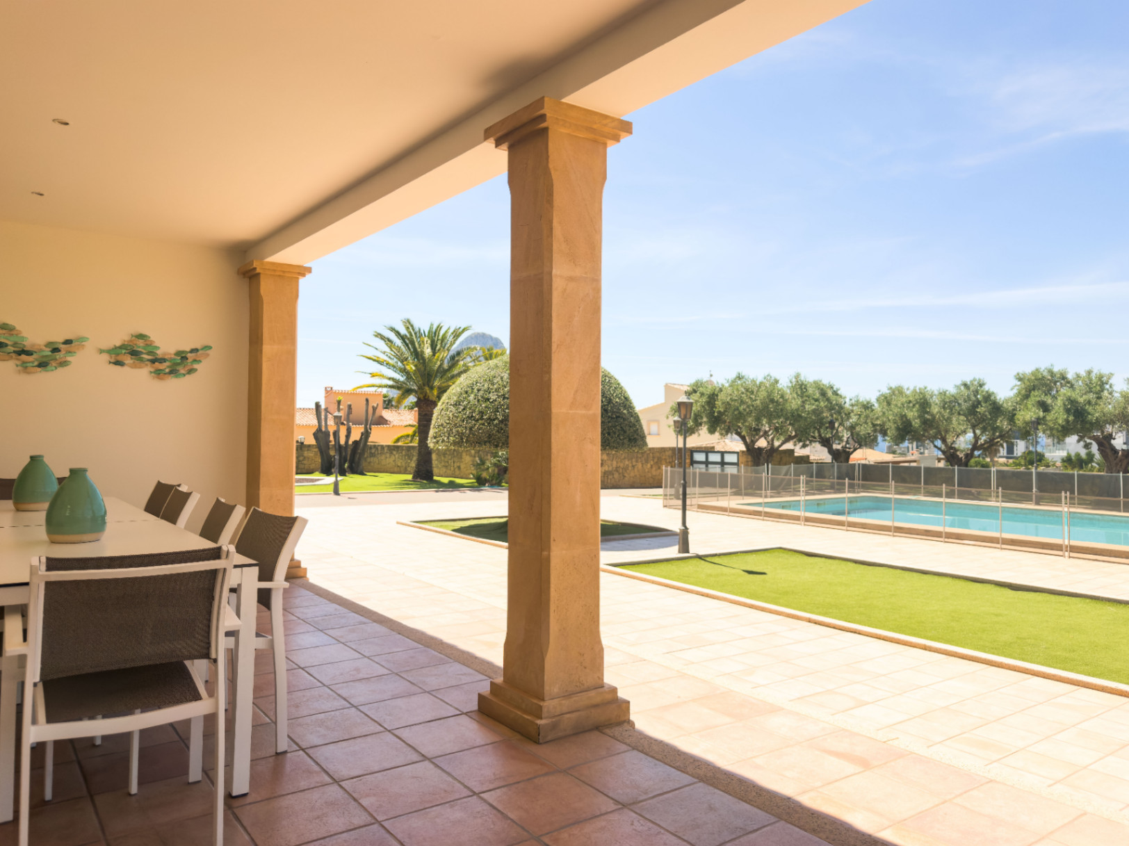 Chalet en venta en Calpe: 5 habitaciones, piscina privada.