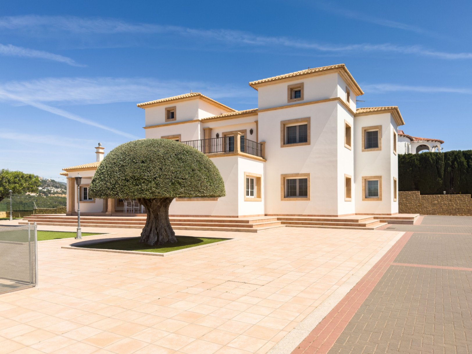 Chalet en venta en Calpe: 5 habitaciones, piscina privada.