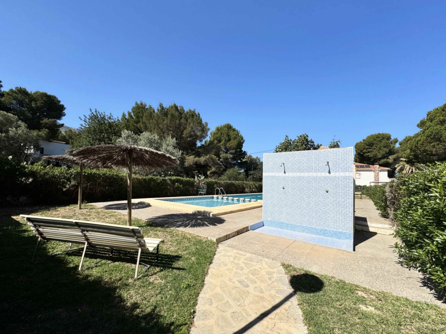 Semi-detached villa for sale in the exclusive area of Las Rotas. Dénia