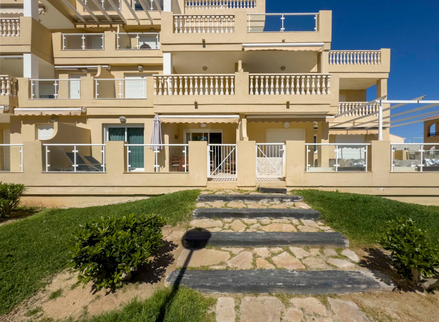 Apartamento en planta baja con increibles vistas al mar, LAs Marinas. Dénia