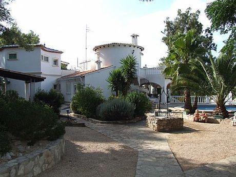 Exclusiva Villa de seis dormitorios en Las Troyas con fantásticas vistas. El Montgó. Denia