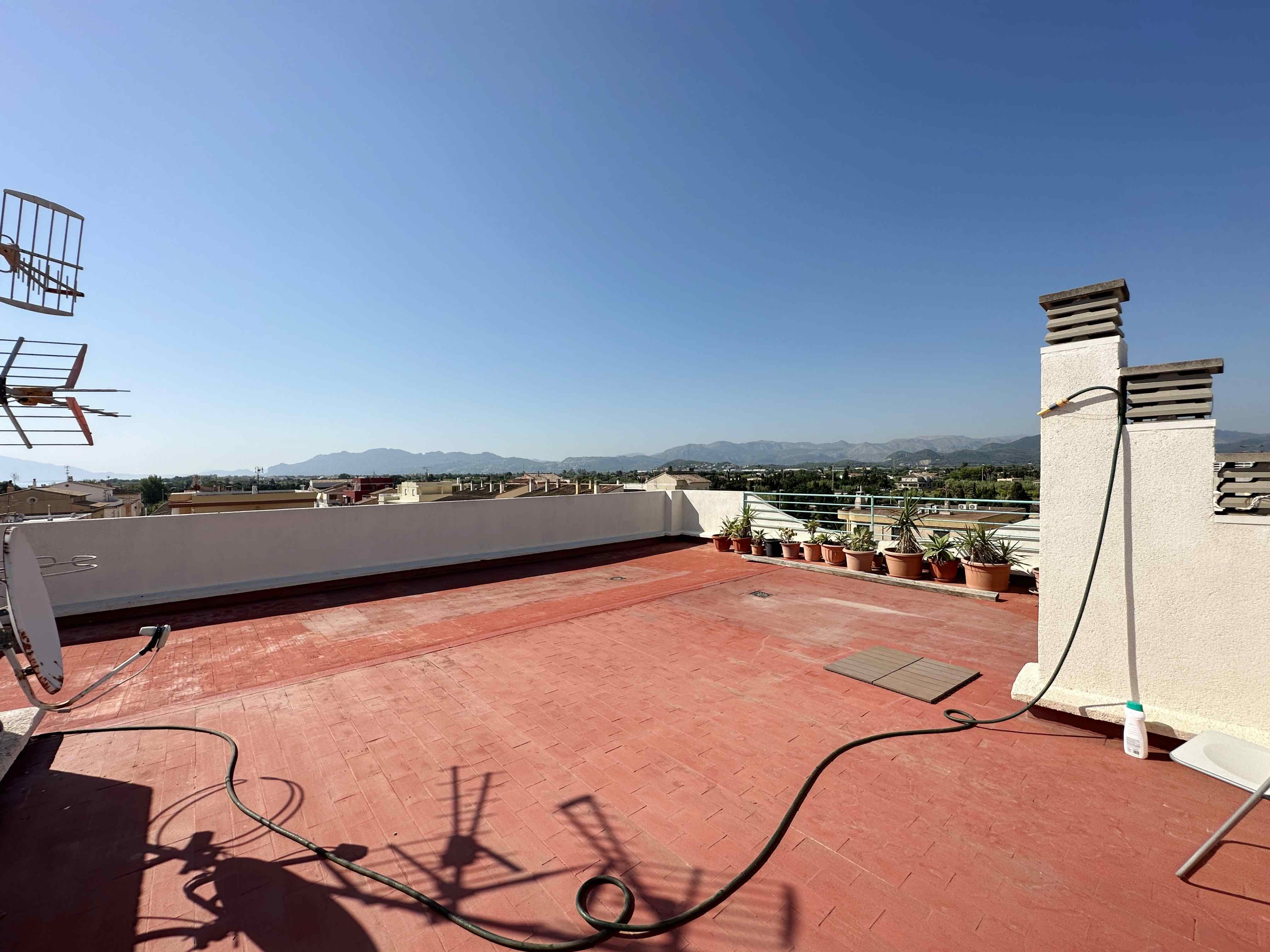 Beautiful penthouse with large terrace 200m from the beach of Oliva